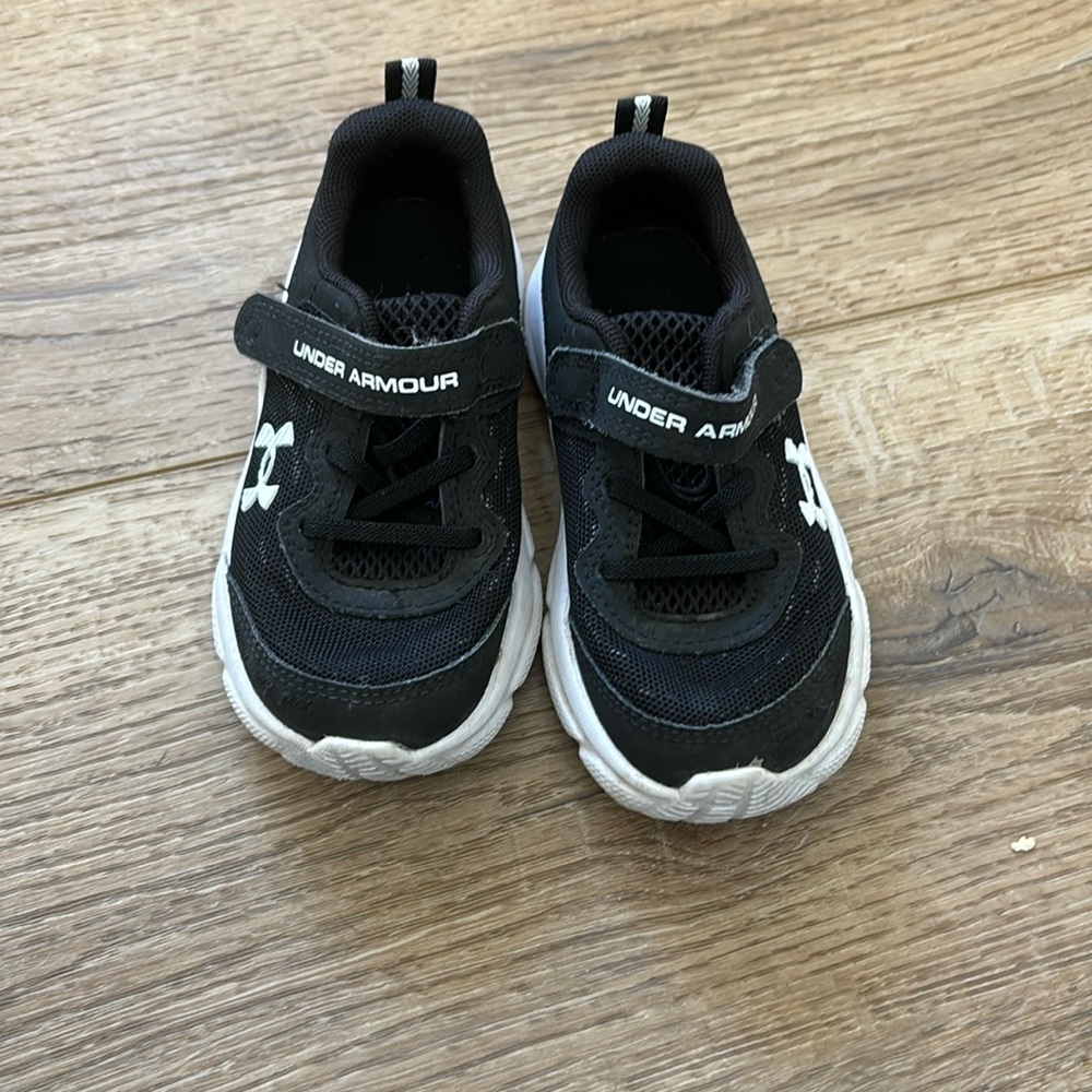 Under Armour Boys Shoes